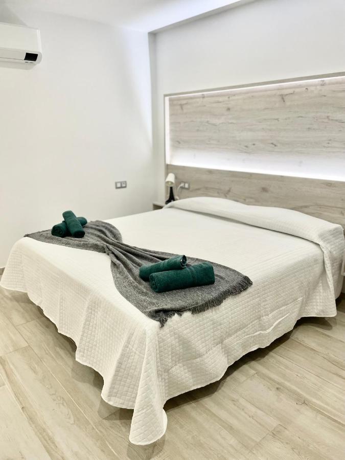 Island Suites 阿罗纳 外观 照片