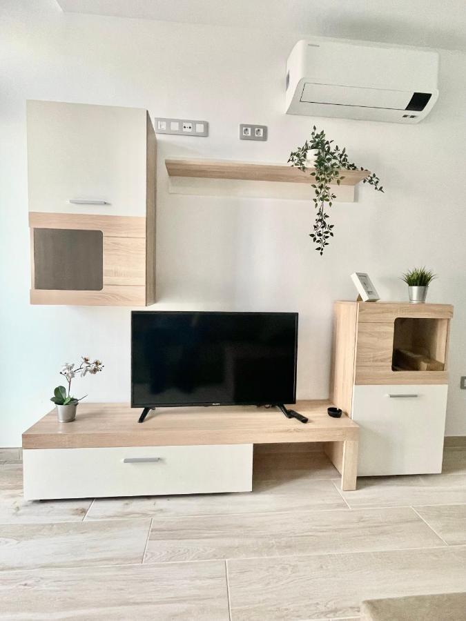 Island Suites 阿罗纳 外观 照片