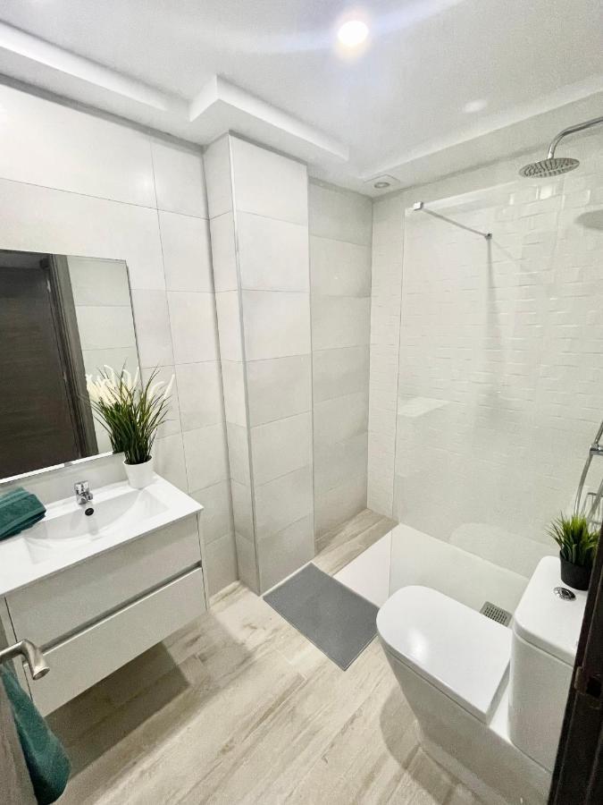 Island Suites 阿罗纳 外观 照片
