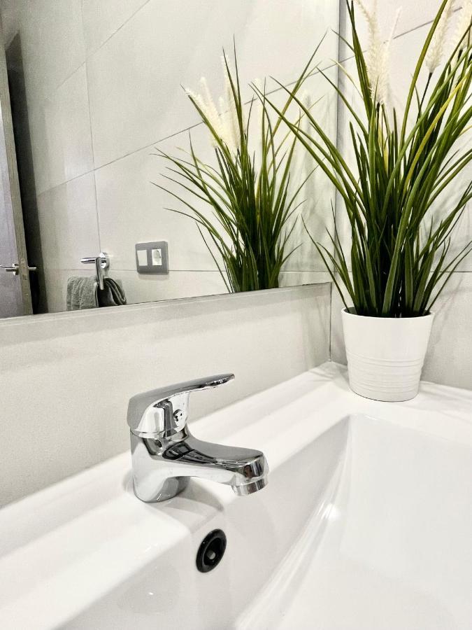 Island Suites 阿罗纳 外观 照片
