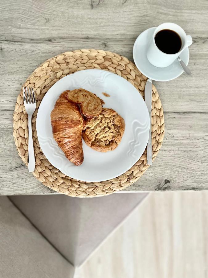 Island Suites 阿罗纳 外观 照片